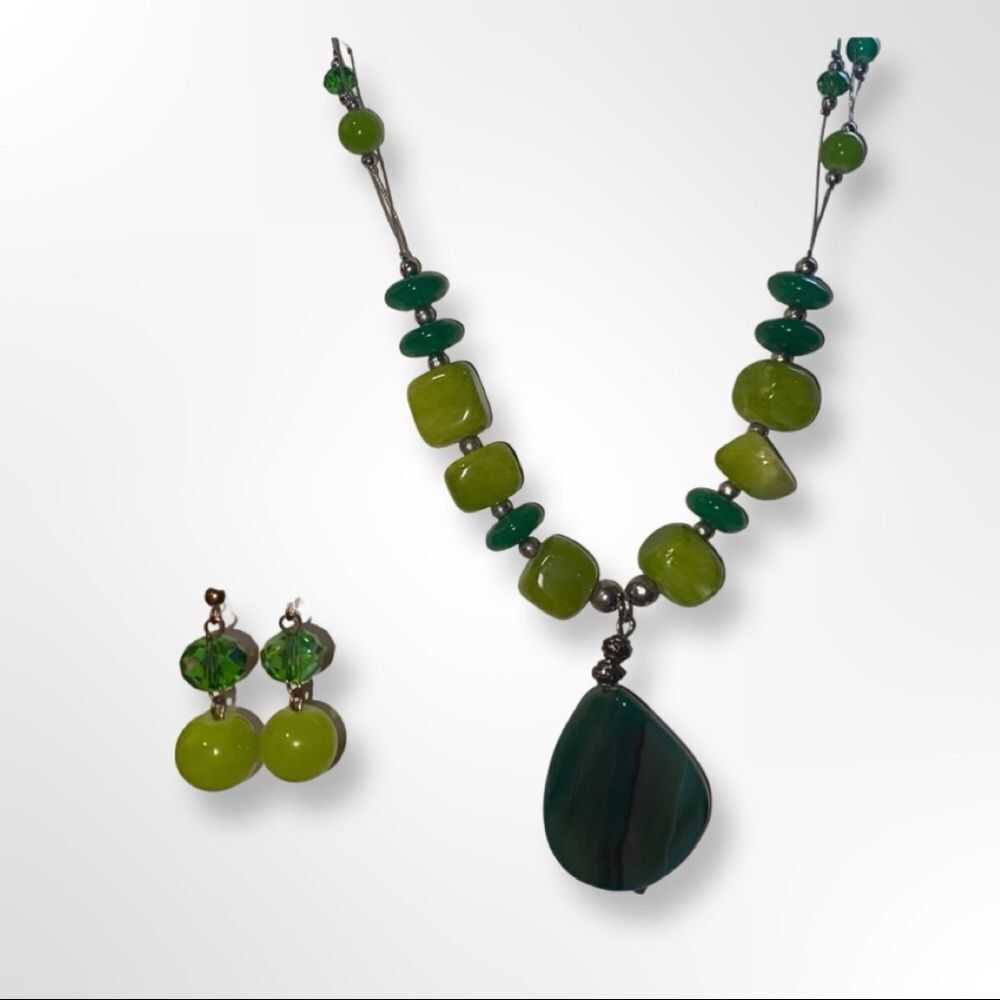 Natural Green Wire Necklace & Matching Natural Green Earrings with French Hooks